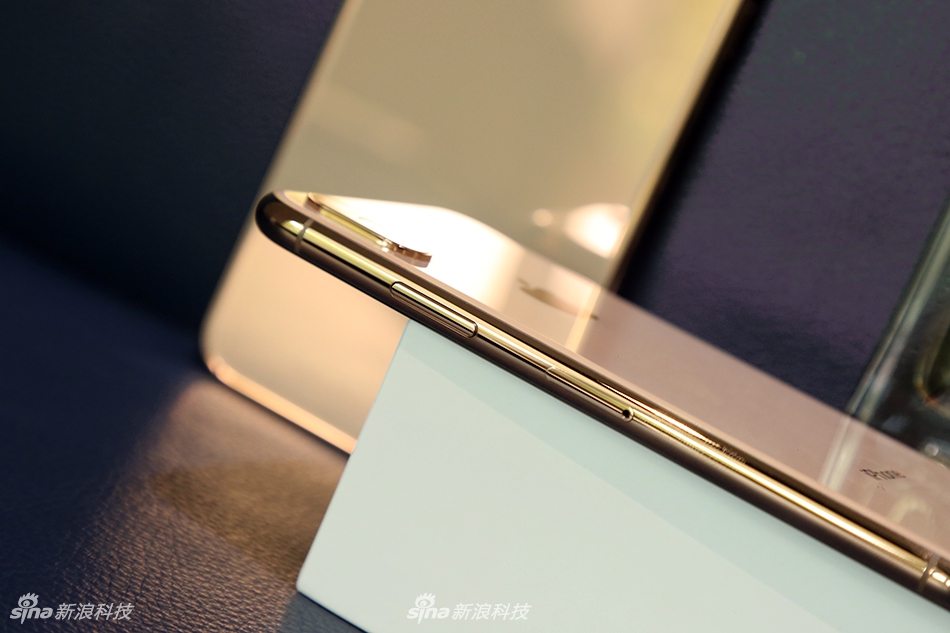 苹果iPhone XS/XS Max开箱图赏:新金色,更大屏