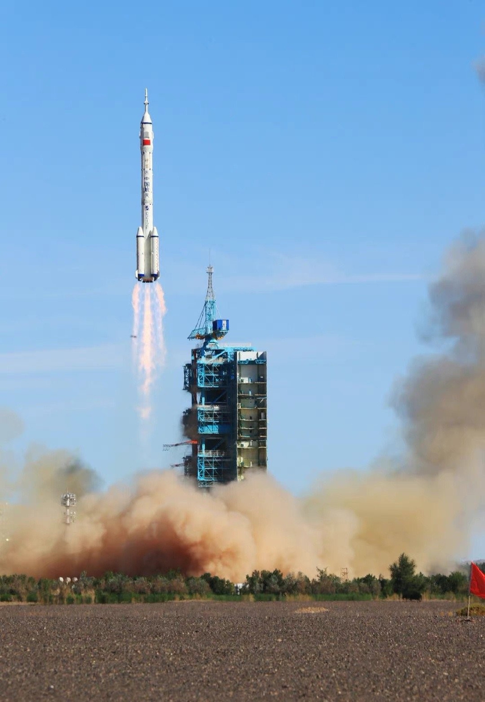 高光时刻!神舟十二号载人飞船点火起飞精彩瞬间