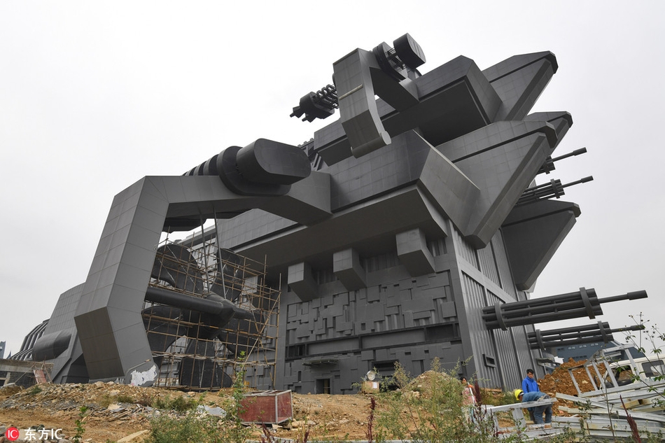 贵阳"外星人基地"即将完工 世界最大变形金刚亮相