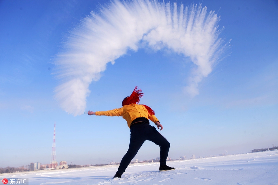 冬季到北方来玩雪 看"泼水成冰"的正确打开方式