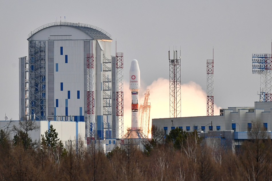 俄罗斯"一箭36星"在俄东方航天发射场成功发射