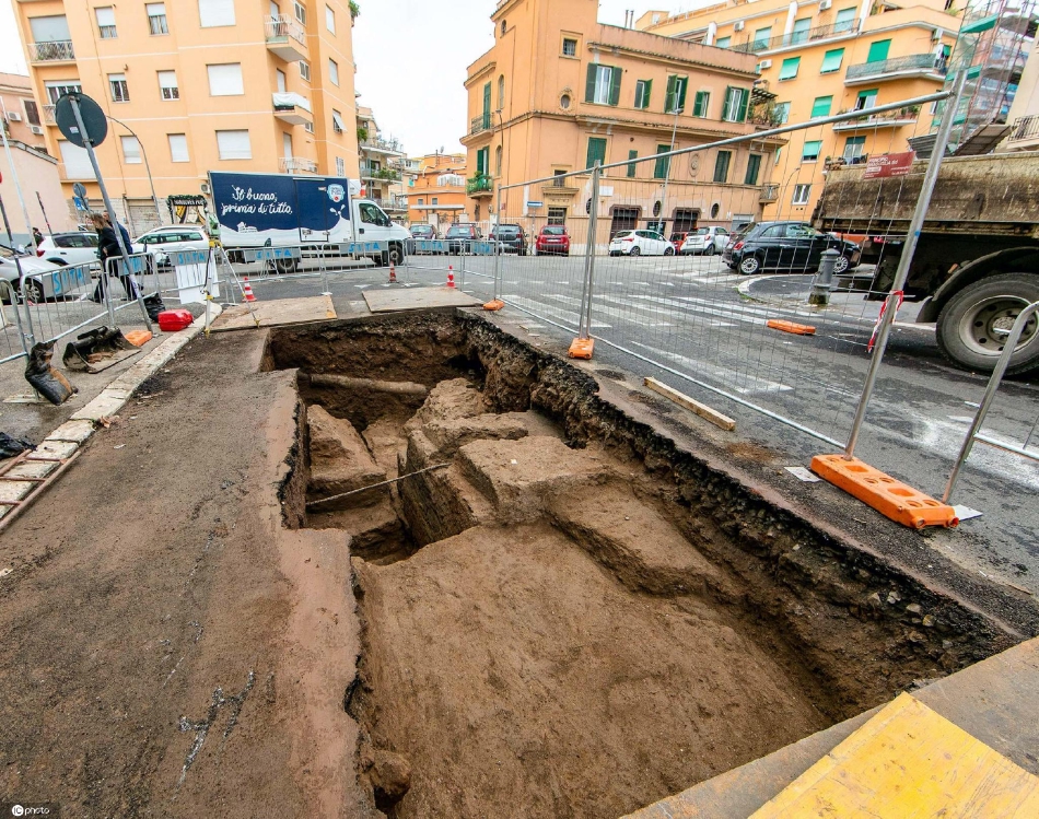 意大利罗马出土古墓穴 历史悠久可追溯到公元前1世纪