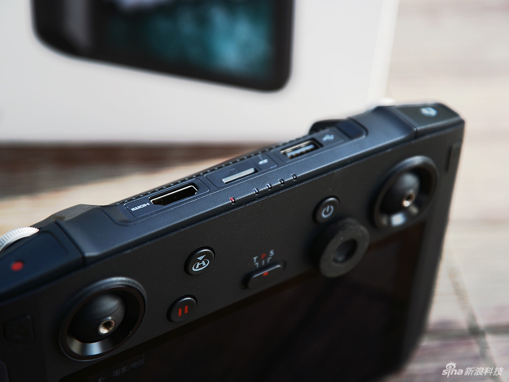 图评大疆带屏遥控器:mavic 2的专属玩具