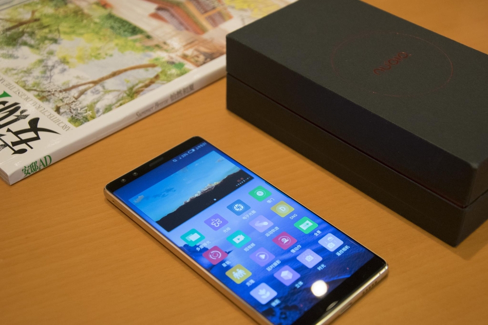 亮眼小红点惜败于细节努比亚z17s开箱评赏