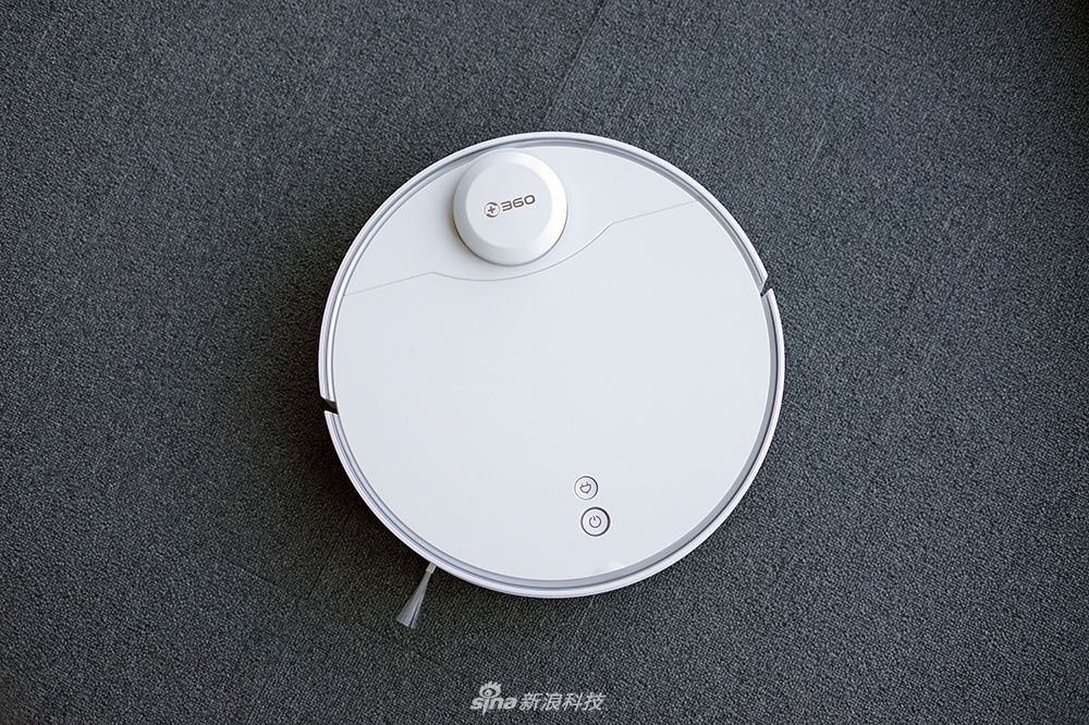 华为智选360扫地机机器人大眼萌娃帮你清理房间