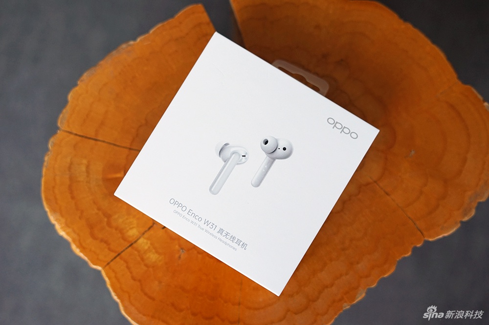 精致圆形"粉饼盒" oppo enco w31真无线耳机图赏_高清图集_新浪网