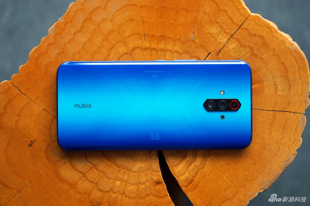 "x"雷雕纹理 努比亚play 5g手机图赏