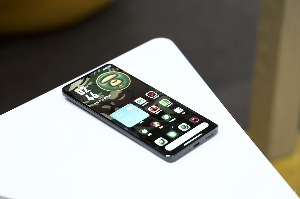 Redmi Note 13 Pro+ AAPE潮流限定版圖賞 - 新浪香港