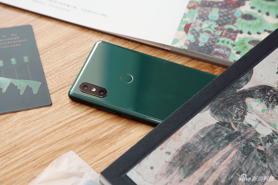 陶瓷上的一抹绿 小米mix 2s翡翠艺术版开箱图赏