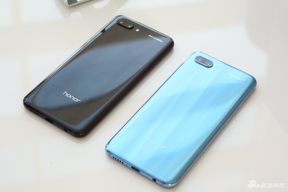 荣耀10手机图赏:3d光刻玻璃与渐变色的碰撞