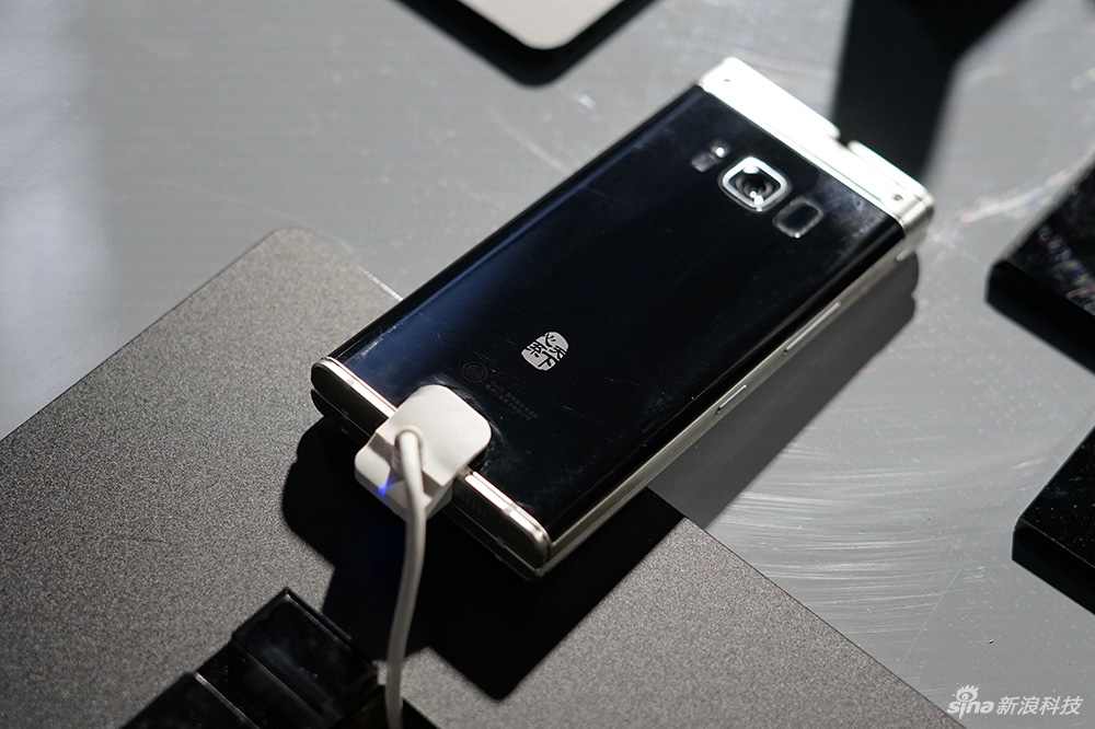 贵是最大特点 三星心系天下w2018手机实拍图赏