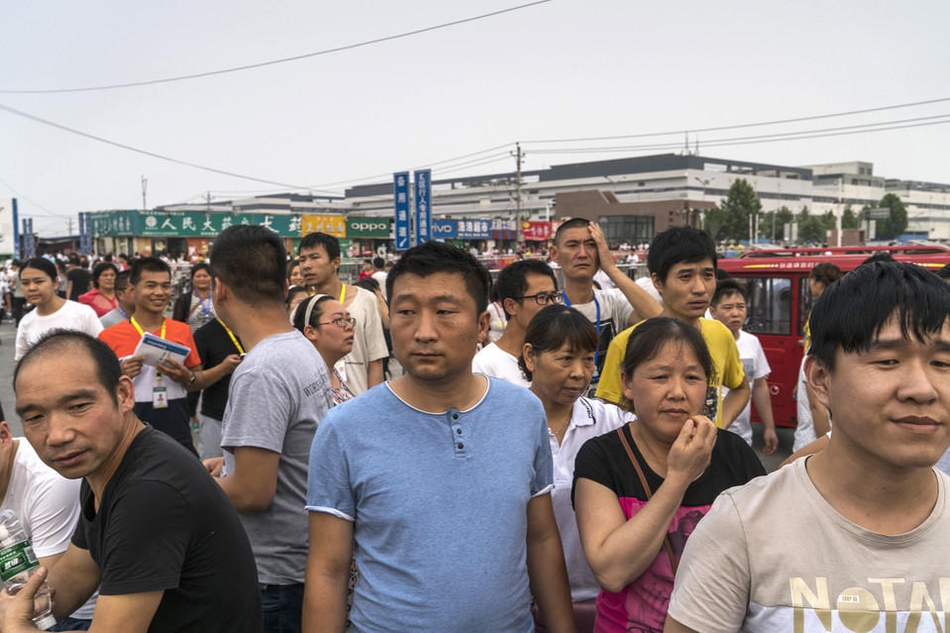 富士康工厂iphone部门员工下班