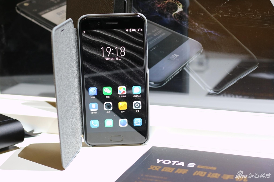 yota3手机现场图赏 不一样的另一面