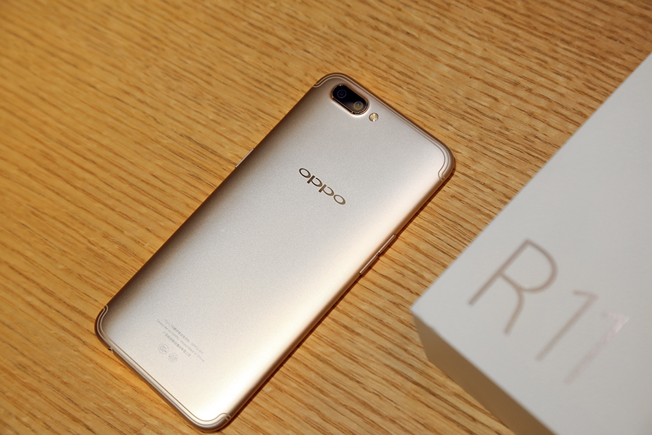 前后2000万像素 oppo r11上手图赏