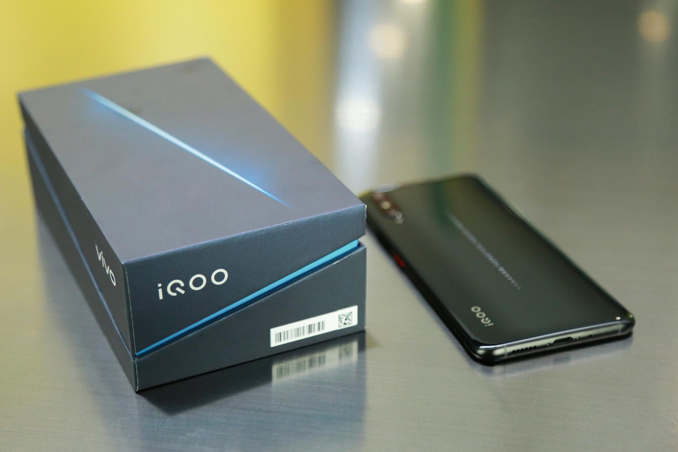 vivo iqoo武士黑实拍 骁龙855 12g运存