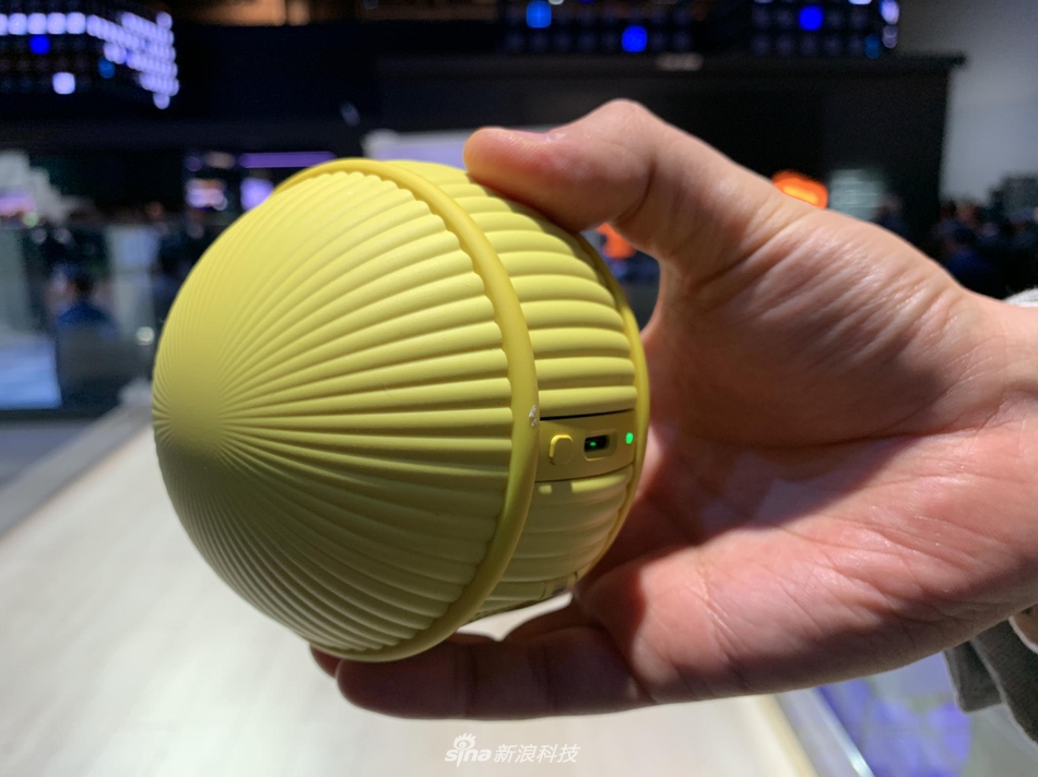 ces2020家中的管家三星球型机器人ballie现场图赏