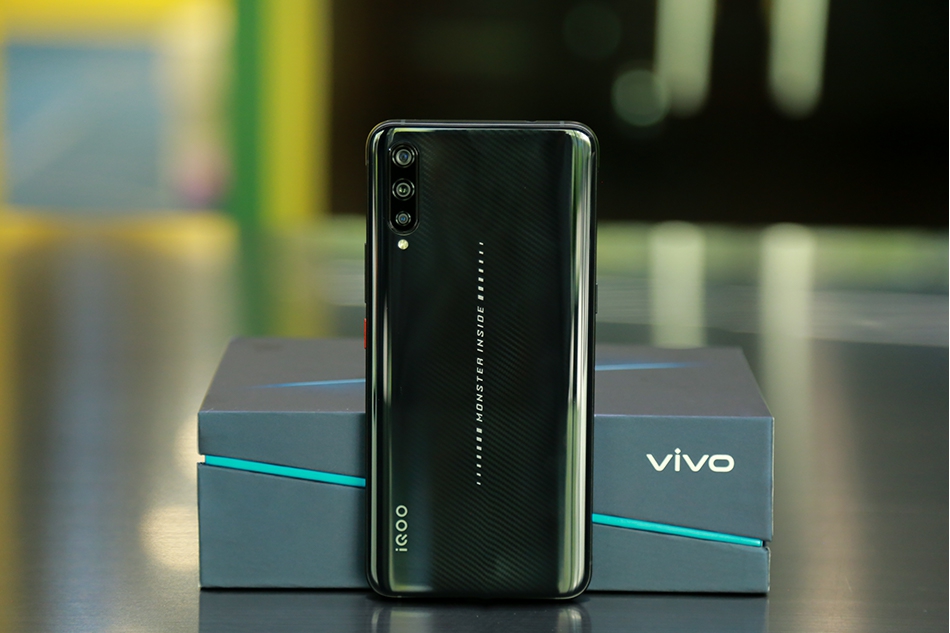 vivo iqoo武士黑实拍 骁龙855 12g运存