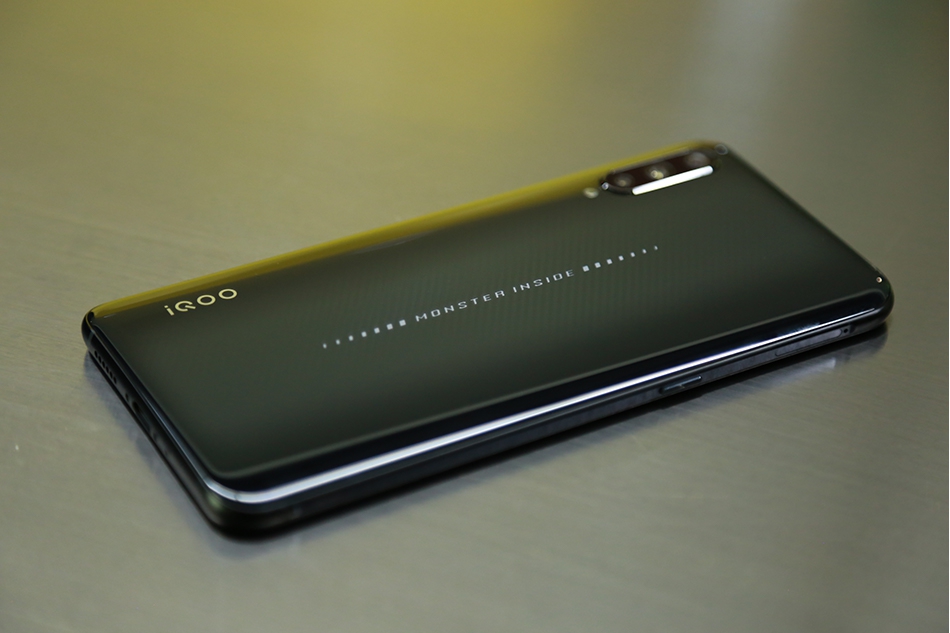 vivo iqoo武士黑实拍 骁龙855 12g运存