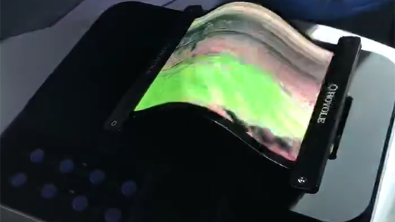 柔宇科技的柔性屏展示