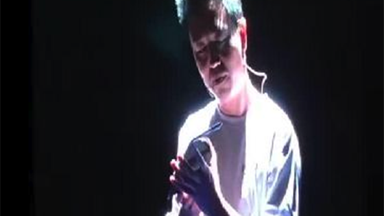 柔宇科技率先发布可折叠屏手机