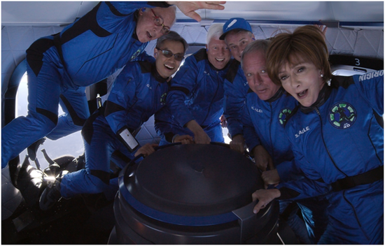 太空旅行乘客体验失重 图片来源：蓝色起源官网