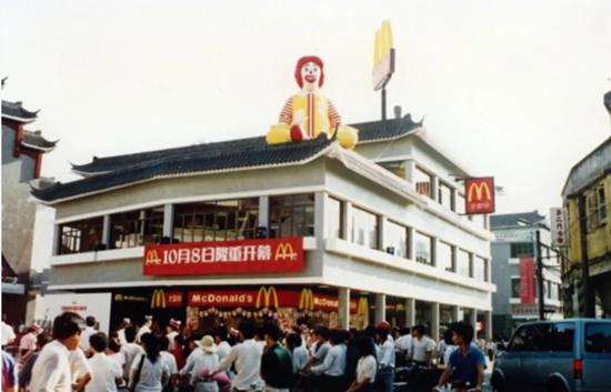 第一家麦当劳在深圳开业，对中国餐饮业的影响远超预期。/麦当劳官网