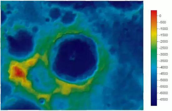 莱曼坑（CraterLyman）中心地理坐标：64.85°S，163.6°E，直径：84km上图为影像图，中图为三维影像图，下图为彩色晕渲地形图