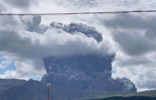 震撼！阿苏火山今日爆发，原来地球“挤痘痘”是这样的