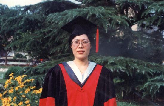 1993 年获得山东大学数学博士学位