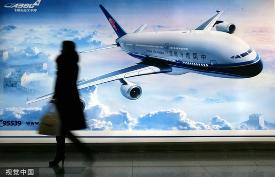 这架A380和深入人心的“飞翔从此大不同”广告语，成了南航的代表性名片。/视觉中国