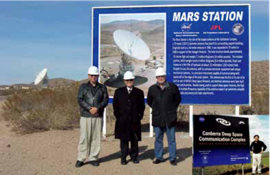 经特别安排，作者在1998 年和2013 年，前后拜访了堪培拉（右下角）和戈尔德斯通的“深空联络设施”，两处射电天线直径分别为72及70米。|Credit： NASA/JPL