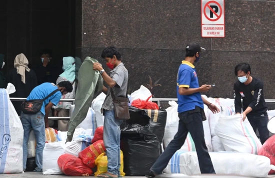 小人物出海记:抢食亚马逊,月销百万