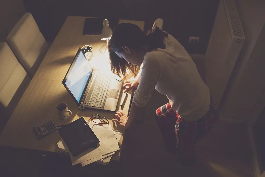 打工人的互联网"围城"|加班|打工人|拼多多_新浪科技_新浪网