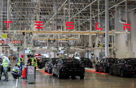 “鲶鱼”特斯拉终成“鲨鱼”，蔚小理迪：巧了，我们也是