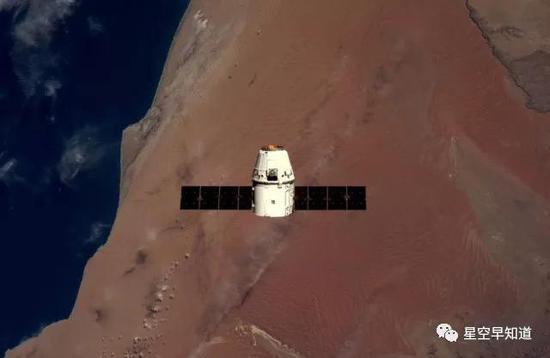 从空间站上看到的“龙”飞船来源：NASA
