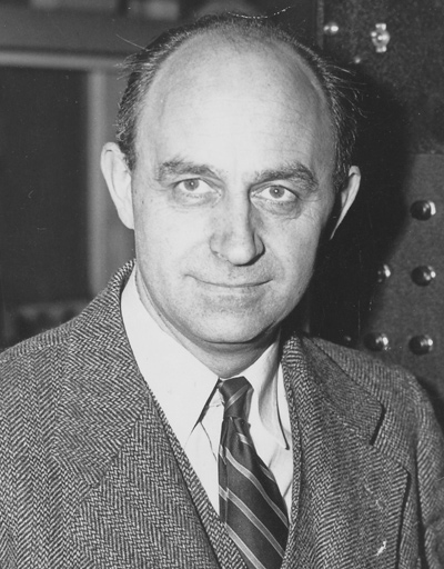 1934年,恩里科·费米(enrico fermi)提出了一个包含泡利假设粒子的