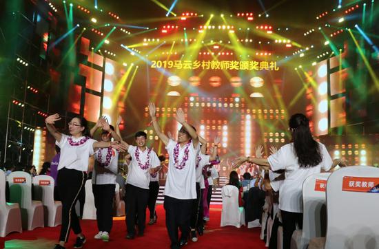 获奖乡村教师们,图片:虎嗅