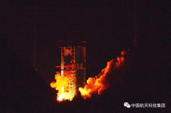 嫦娥四号中继星 长征四号丙运载火箭成功发射嫦娥四号中继星“鹊桥”(高剑 摄)