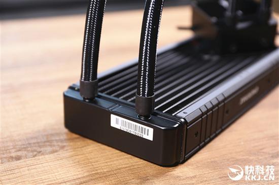 安耐美LIQTECH 240 TR4水冷散热器开箱图赏
