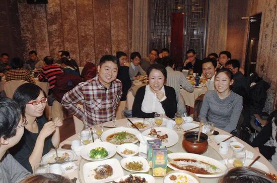 揭秘大公司食堂:京東美食城 阿里未來餐廳 網(wǎng)易豬廠