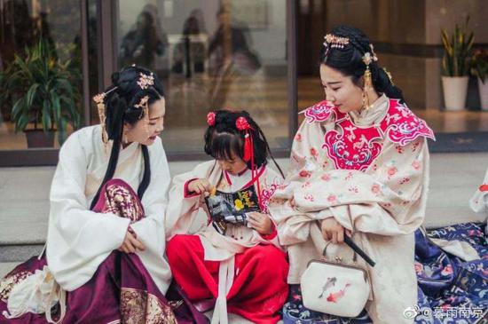 币圈、鞋圈和汉服圈:谁栽在了2019年的风口上?