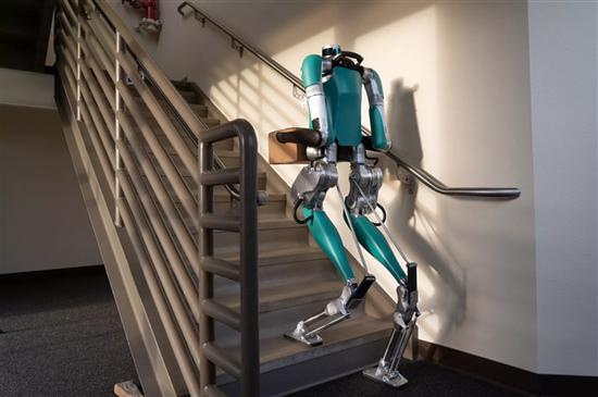 全球首款可以应用在物流行业的双足机器人产品开售