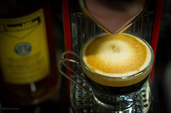  胶囊咖啡确实能喝到浓缩的油脂和风味 | Flickr Sienar3