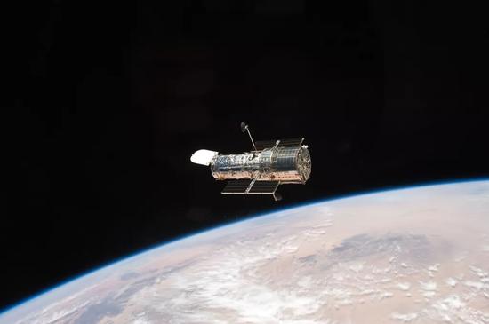 NASA：哈勃太空望远镜因计算机故障停机，现已运作 31 年