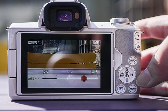 时尚轻便还可拍摄4k视频佳能eosm50微单相机评测