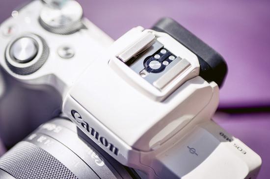 时尚轻便还可拍摄4k视频佳能eosm50微单相机评测