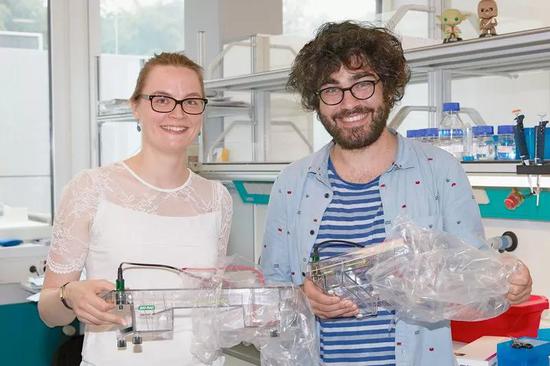Rozemarijn Kleinendorst（左）和Can Sönmezer（右）都选择去2017年成立的欧洲分子生物学实验室海德堡总部深造。来源：Marietta Schupp/EMBL