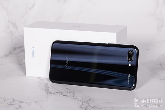 荣耀10 GT 8GB评测 满屏APP秒启夜拍惊人