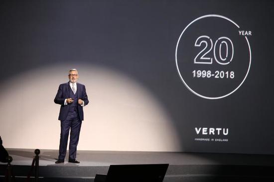 CEO Gordon 向大家介绍VERTU 20周年纪念款