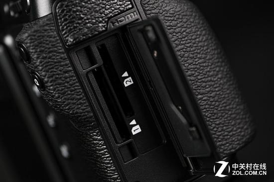 富士GFX 50R的双卡槽均支持UHS-II标准